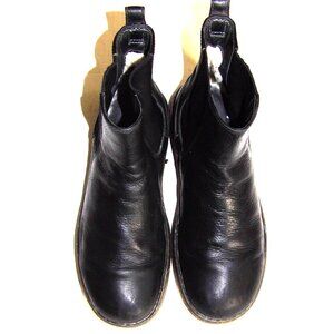 UGGs Size 11 Men's Black Boots With Sheepskin Lining